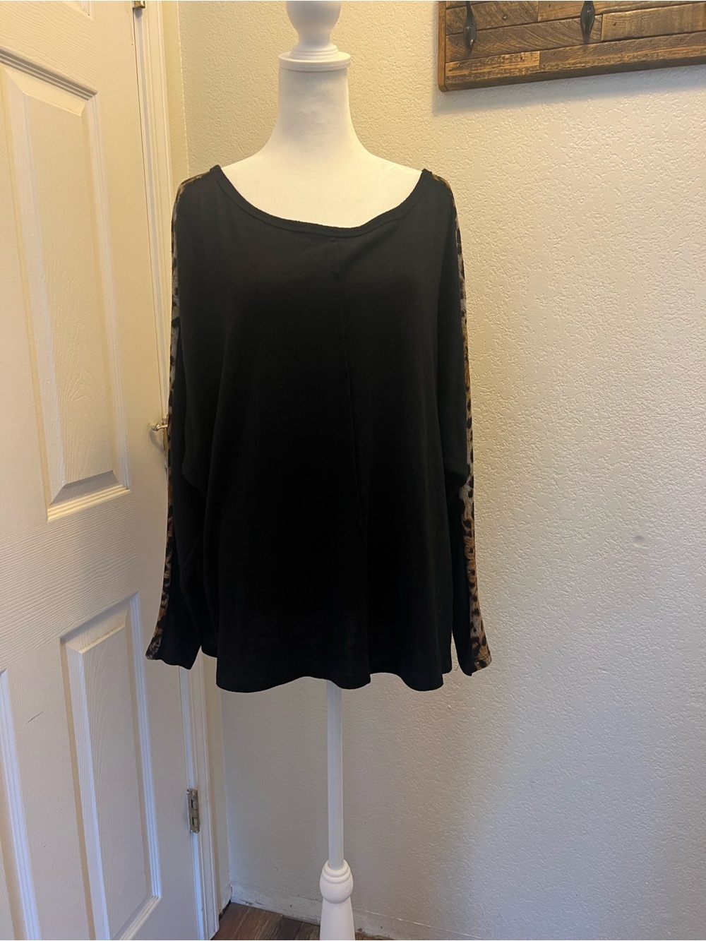 Vocal Black Long-Sleeve Top with Leopard-Trim Sleeves